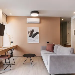 The & (adults Only) מלון